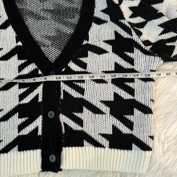 Studio 19 Black and White V-neck Button Down Cardigan Sweater Size Medium - Picture 4 of 6